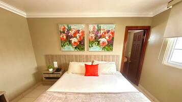 Superior Room, 1 King Bed | In-room safe, desk, blackout drapes, rollaway beds