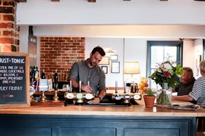 Bar (on property) - Bel & The Dragon Kingsclere (Newbury)