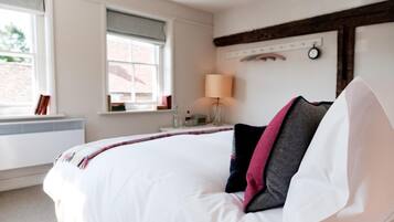 Escritorio, wifi gratis, ropa de cama