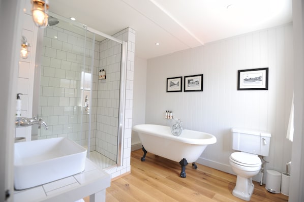 Deluxe Double Room | Bathroom