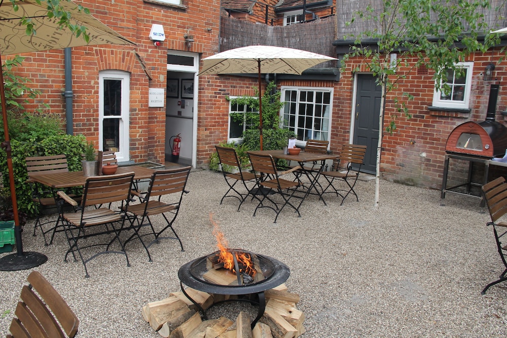 Bel & The Dragon - Kingsclere by null