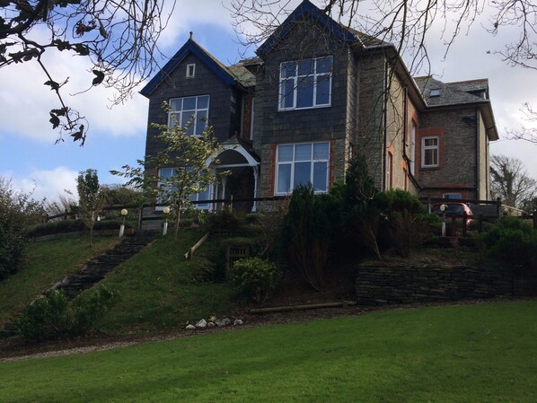 واجهة المنشأة