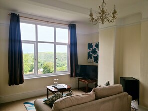 En 26-tommers smart-TV med Parabol-TV