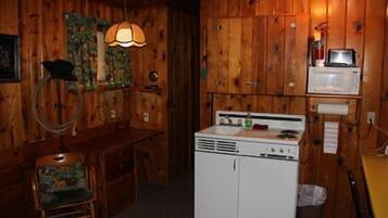 Studio, 1 Queen Bed (Cabin 5 & 6) | Private kitchen | Microwave, coffee/tea maker, toaster, cookware/dishes/utensils