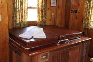 Studio Deluxe - 1 kingsize-säng (Cabin 10 - In Room Hot Tub) | Rumsbekvämlighet