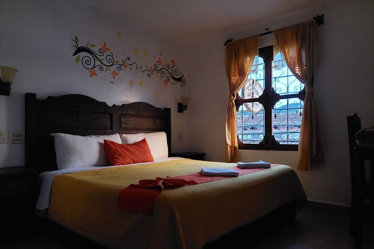 Chambre, 1 très grand lit | Wi-Fi gratuit, draps fournis