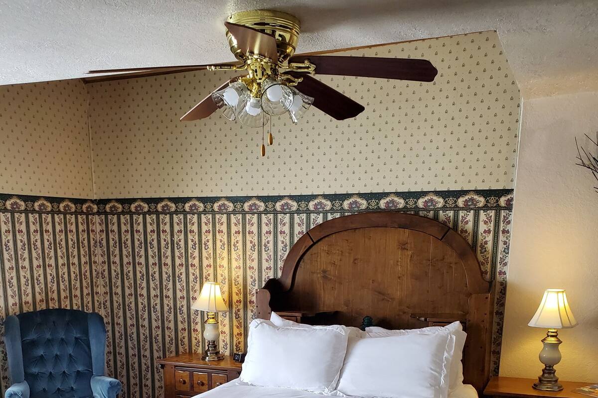 Chambre, 1 grand lit, non-fumeurs, salle de bains privée | Literie de qualité supérieure, couette en duvet d'oie