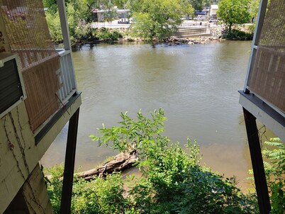 RoseWood Inn