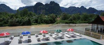 The Grand Riverside Hotel