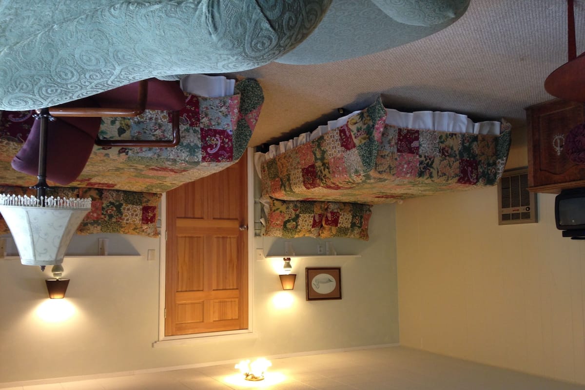 Chaumière panoramique, 1 chambre, vue sur le port | Aire de séjour | Téléviseur