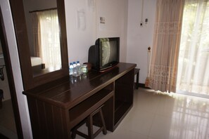 Triple Room, Balcony | Desk, free WiFi - Phou Ang Kham 2 Hotel (Vang Vieng)