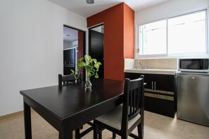 Apartament superior, 1 llit doble | Cuina bàsica privada | Frigorífic