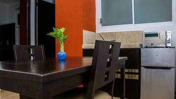 Apartamento superior, 1 cama doble | Cocina privada | Frigorífico