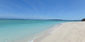 Beach nearby, white sand, beach umbrellas, beach towels - Private Vacation Villa Kohola (Motobu)