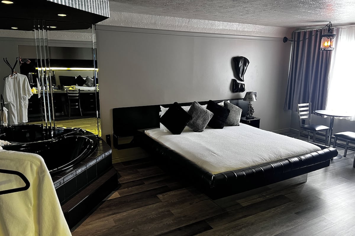 Deluxe Suite, 1 King Bed, Non Smoking | Desk, blackout drapes, iron/ironing board, rollaway beds