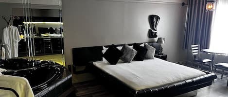 Deluxe Suite, 1 King Bed, Non Smoking