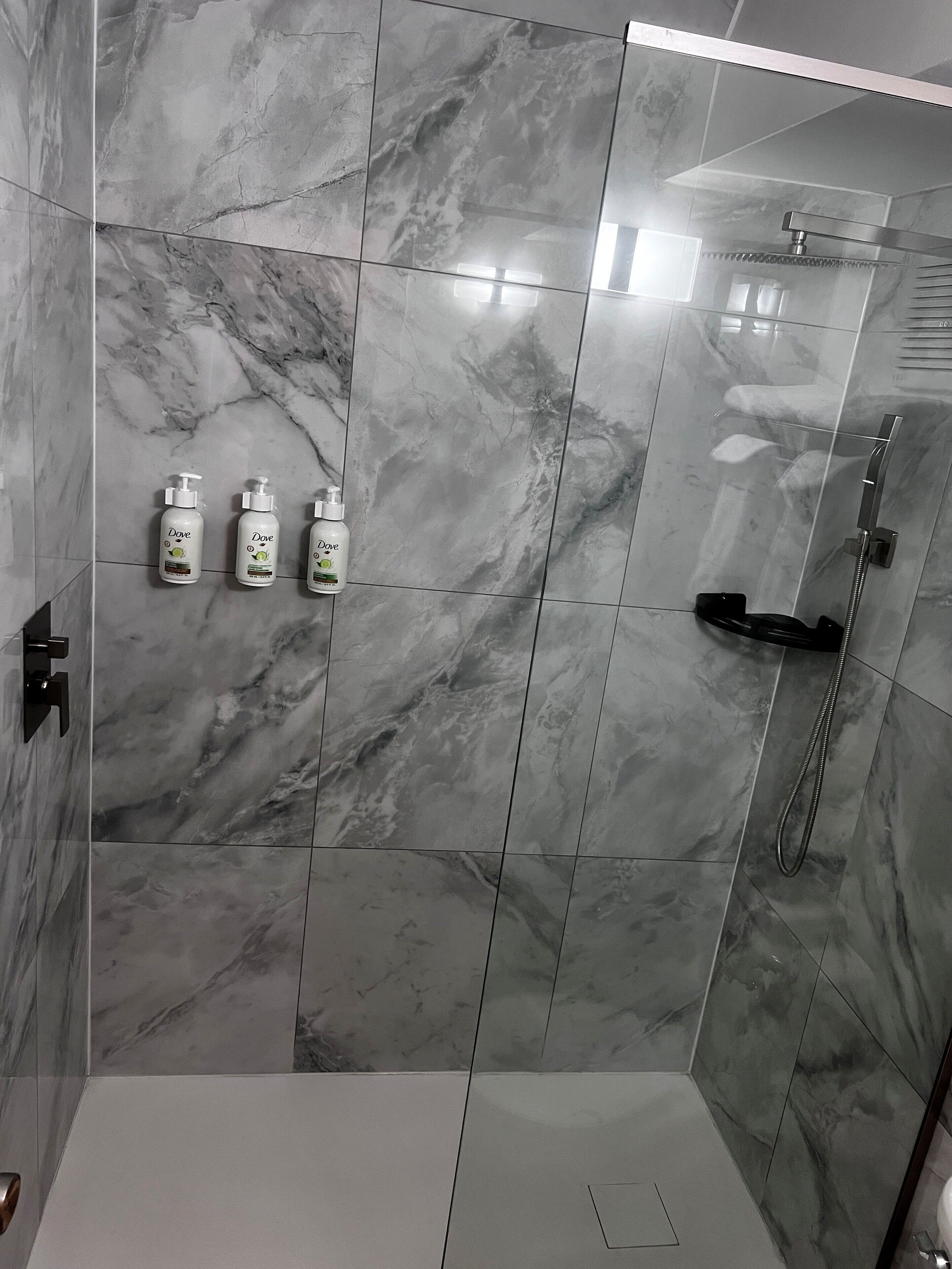 Room, 1 King Bed, Non Smoking | Bathroom