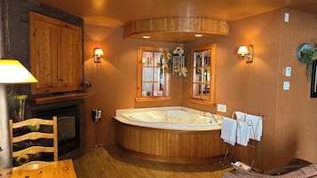 Deluxe Suite, 1 King Bed, Non Smoking
