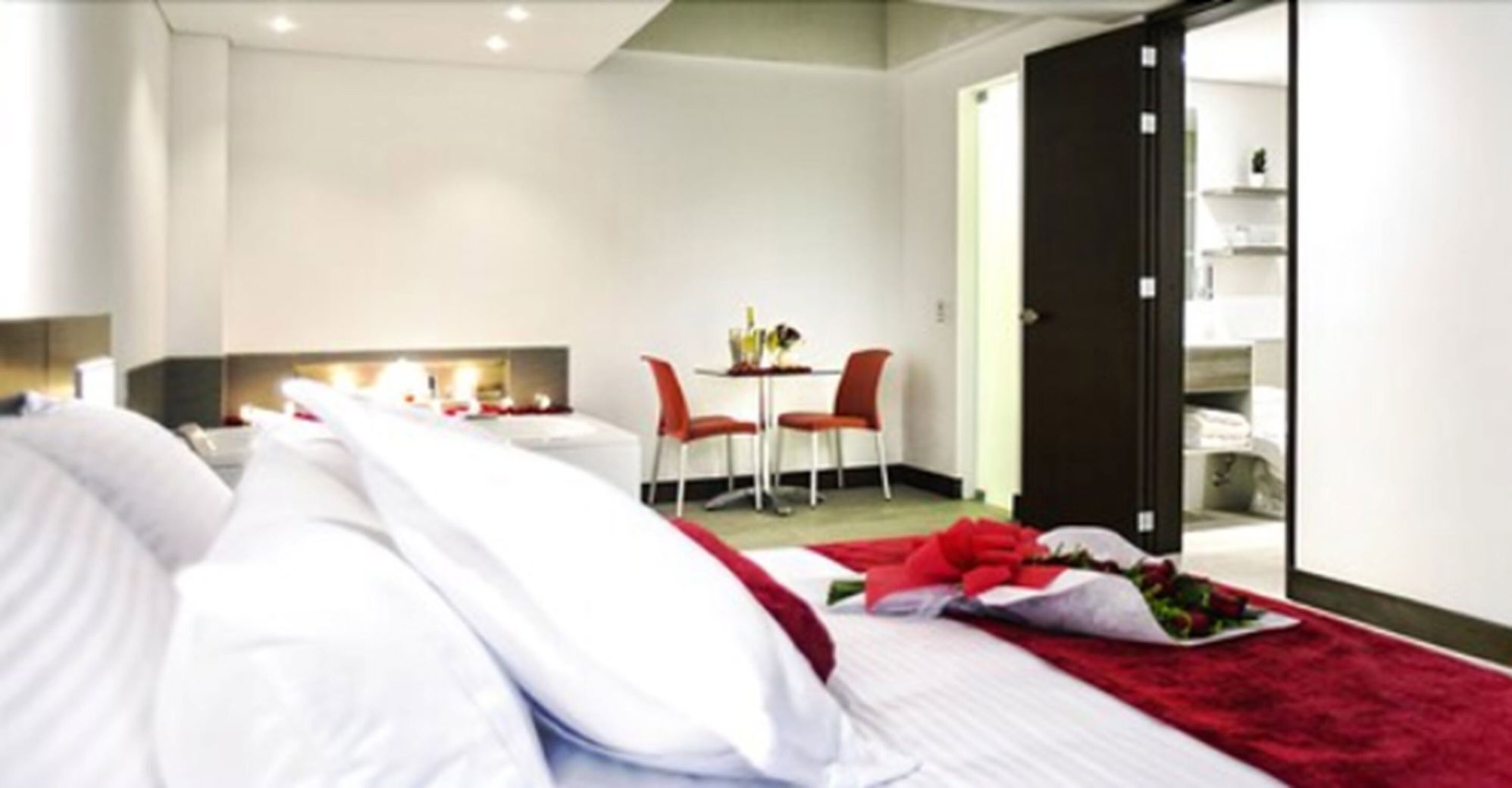 Ropa de cama de alta calidad y minibar 