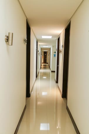 Hallway. Loyds Hotel