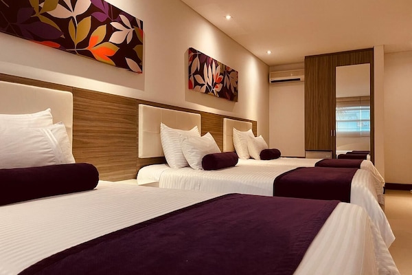 Phòng 3 Tiêu chuẩn | Bộ đồ giường cao cấp, minibar, két bảo mật tại phòng, bàn