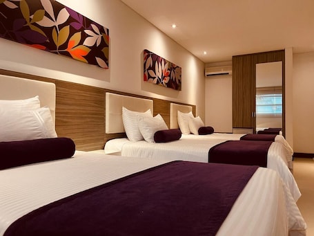 Standard Triple Room | Premium bedding, minibar, in-room safe, desk