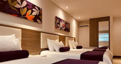 Loyds Hotel