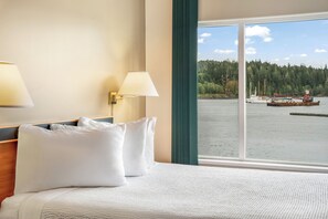 Standard Room, 1 Queen Bed, Ocean View | Exterior - Glen Lyon Inn & Suites (Port Hardy)