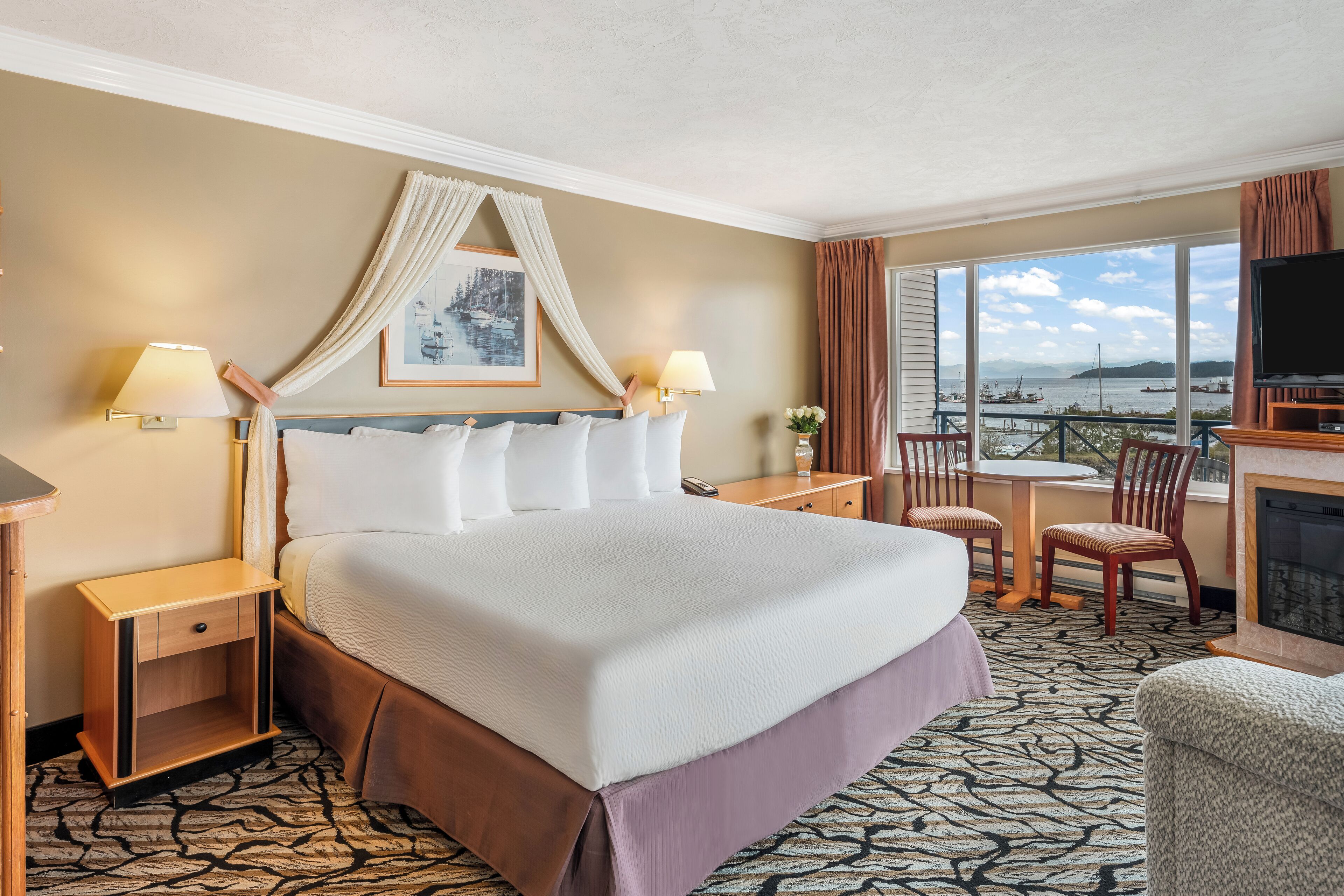 Chambre Lune de Miel, 1 très grand lit, baignoire à jets, vue océan | Literie hypoallergénique, minibar, décoration personnalisée