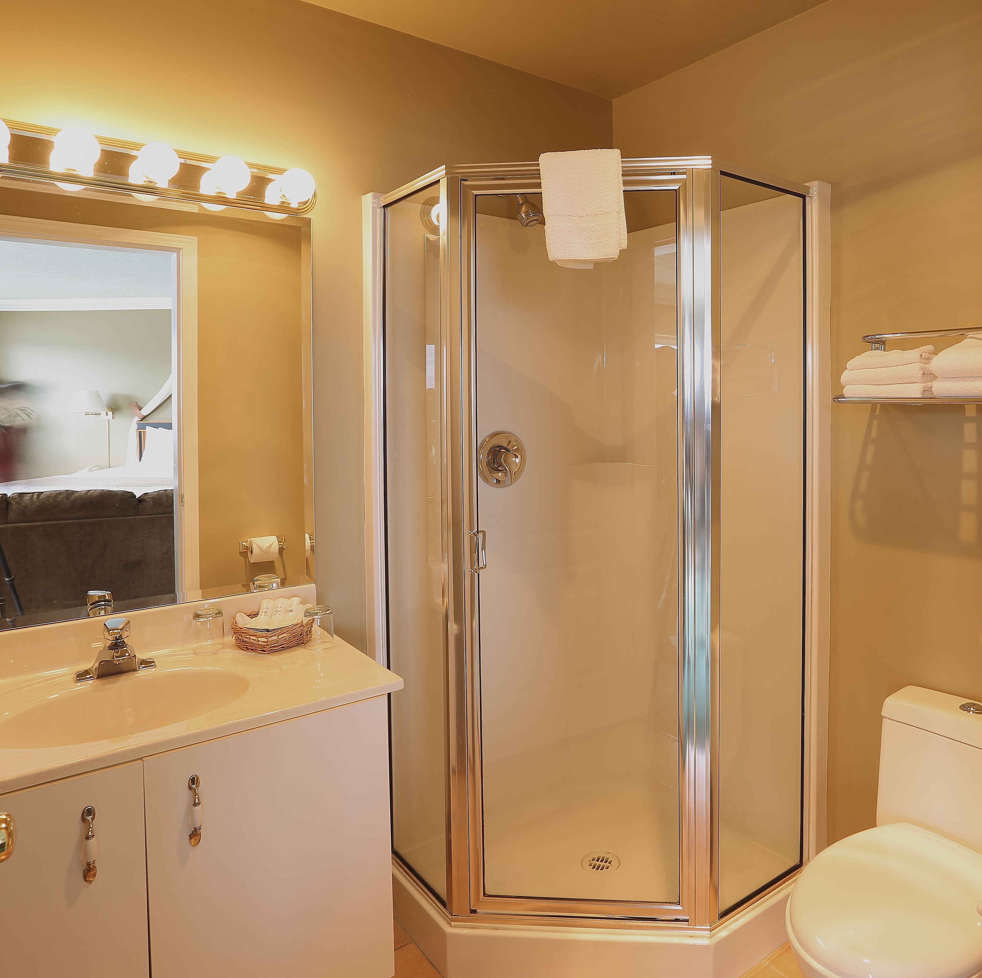 honeymoon room, 1 king bed, jetted tub, ocean view | bathroom | hair dryer, towels