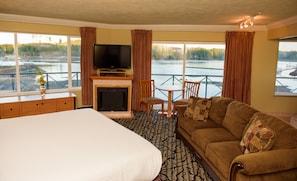 Smekmånadsrum - 1 kingsize-säng - bubbelbad - havsutsikt | Allergitestade sängkläder, minibar och individuell inredning