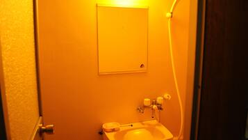 Separate tub and shower, deep soaking tub, free toiletries, hair dryer