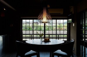 Interior entrance - Yaeyatoichicho (Kyoto)