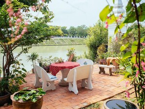 Outdoor dining - Loy Manee House (Ayutthaya)