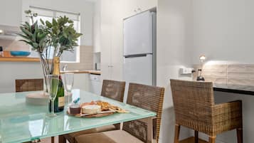 Apartemen, 2 kamar tidur | Dapur pribadi | Lemari es besar, microwave, oven, dan kompor
