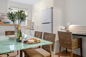 Apartment, 2 Schlafzimmer | Eigene Küche | Großer Kühlschrank, Mikrowelle, Ofen, Herdplatte