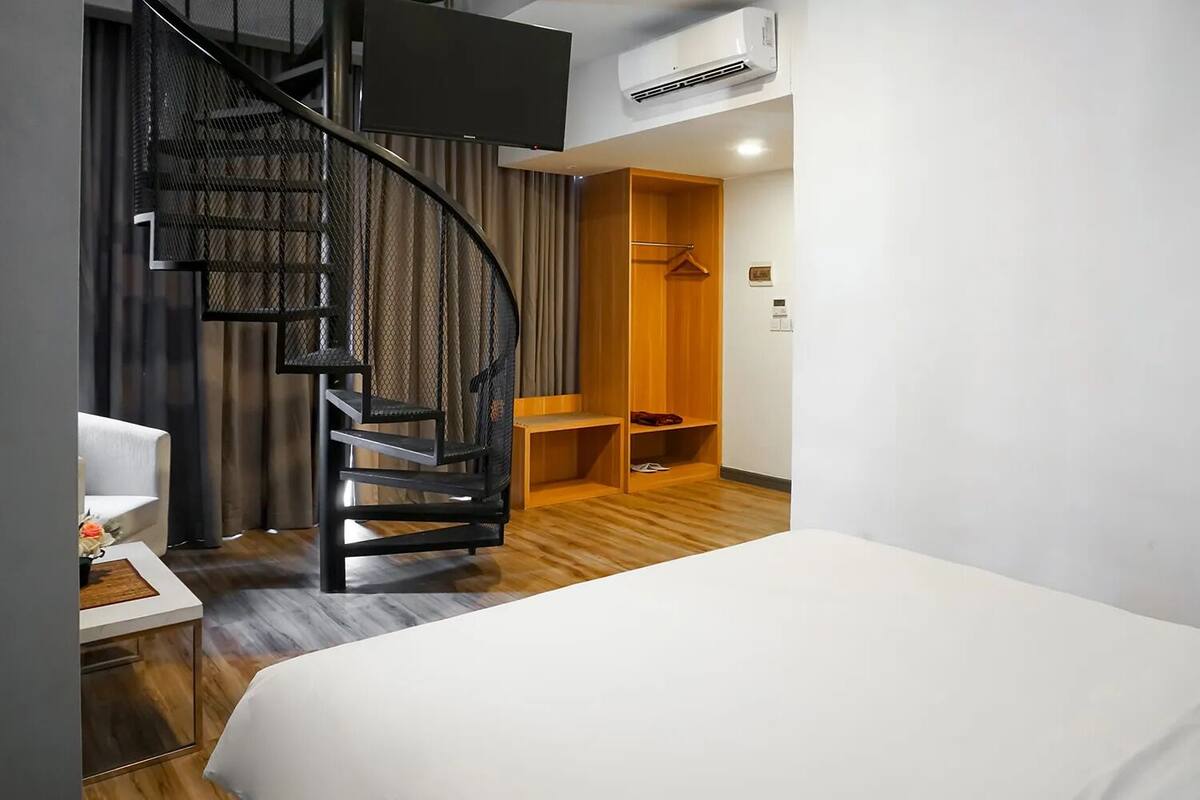 Urban Duplex | Wi-Fi ฟรี, ผ้าปูที่นอน