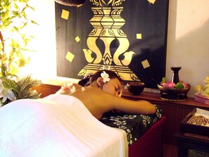 Massages thaĂŻs