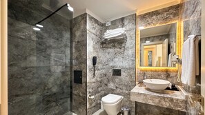 Suite, Non Smoking, Sea View | Bathroom | Shower, hair dryer, towels, soap - Grand Ring Hotel (Kemer)