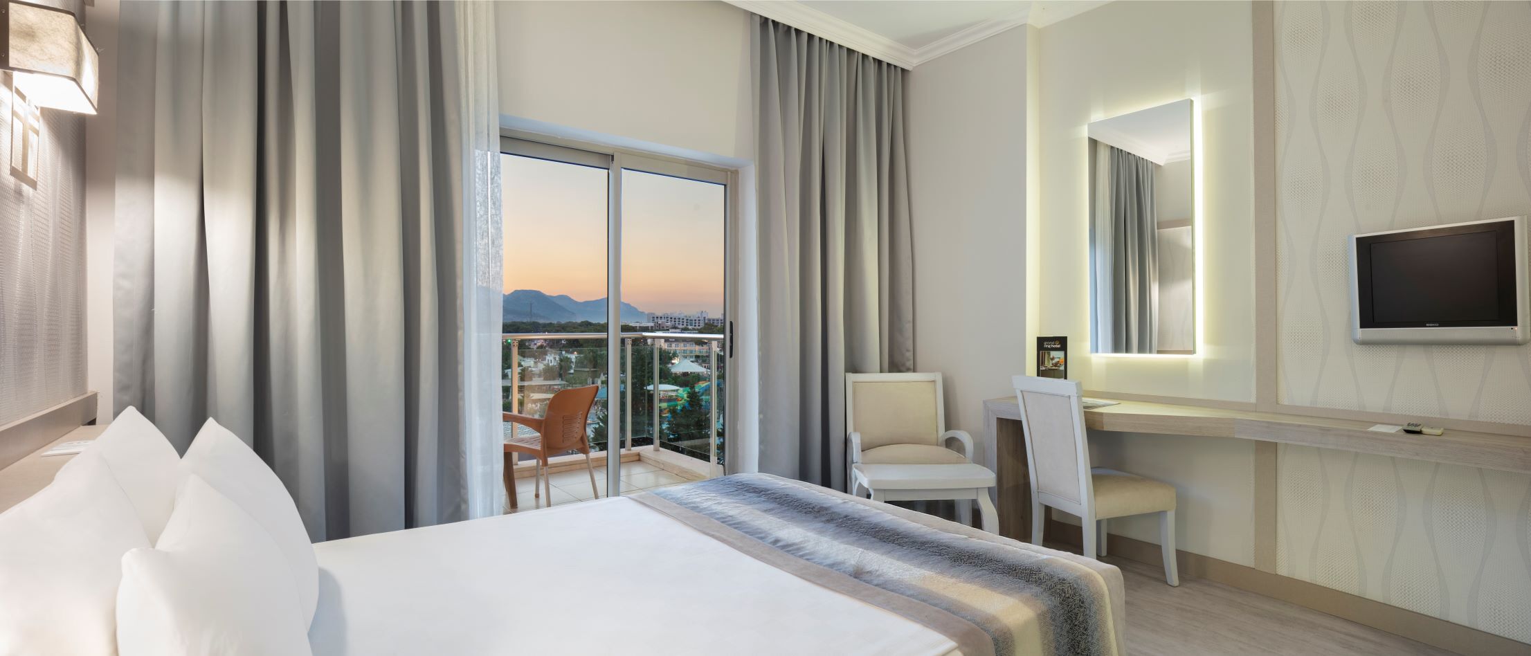Standard Room, Non Smoking, Garden View | Minibar, free WiFi, bed sheets