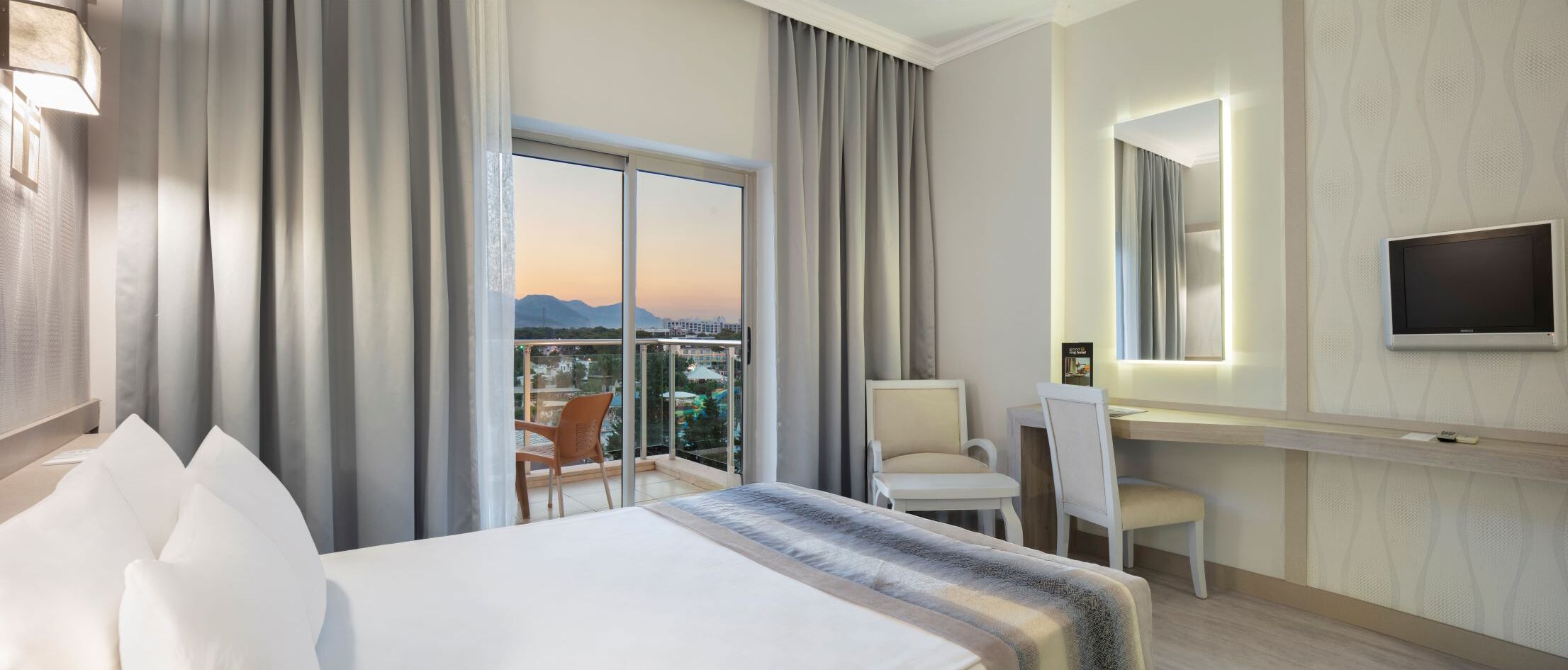 Standard Room, Non Smoking, Garden View | Minibar, free WiFi, bed sheets