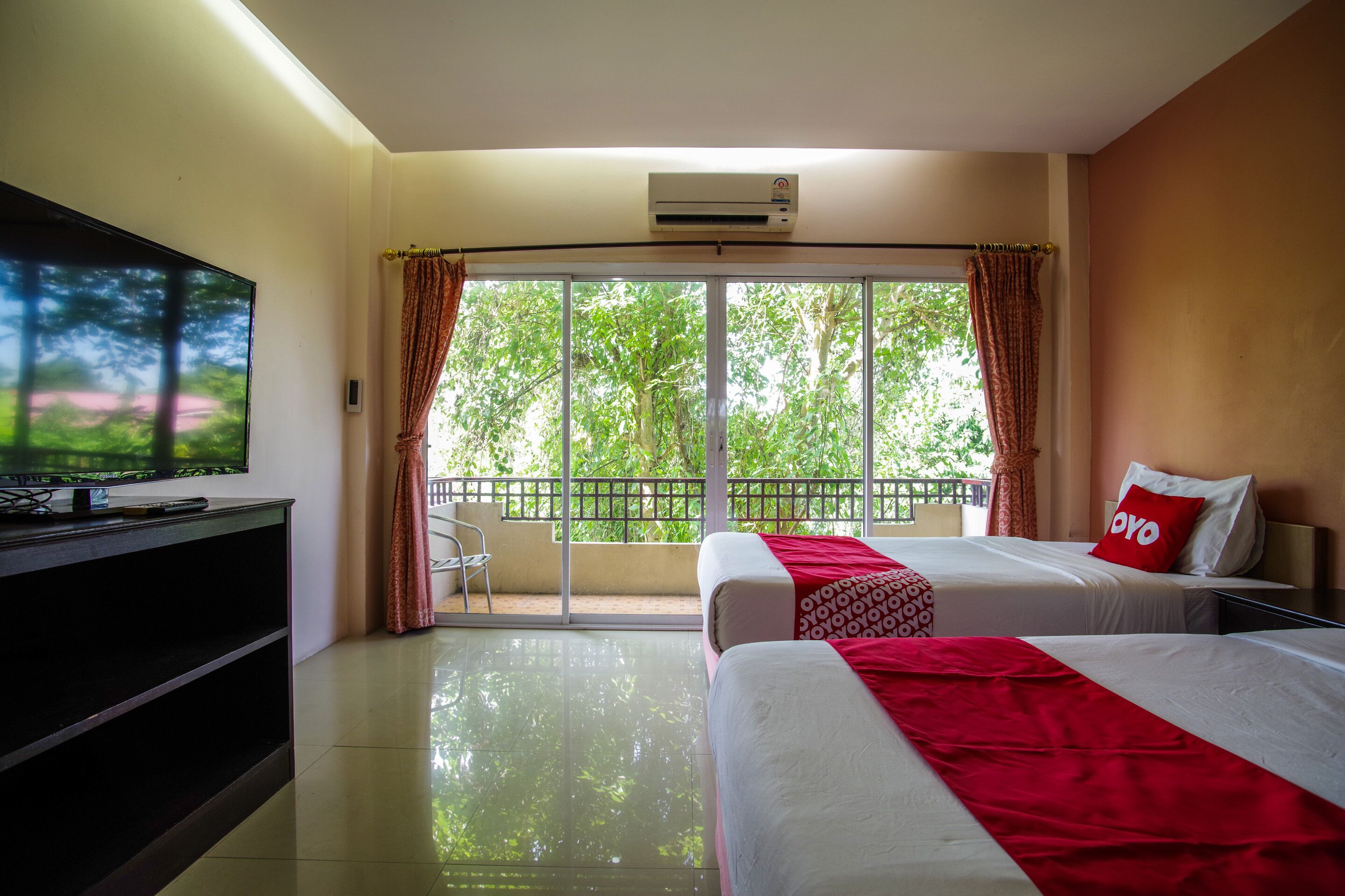 Standard Twin Room | Minibar, desk, free WiFi, bed sheets