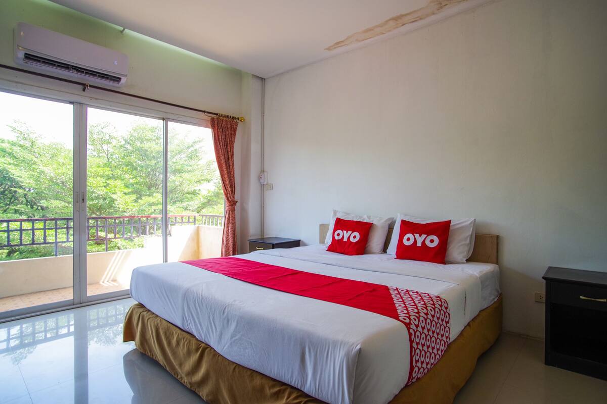 Suite, 1 Bedroom | Minibar, desk, free WiFi, bed sheets