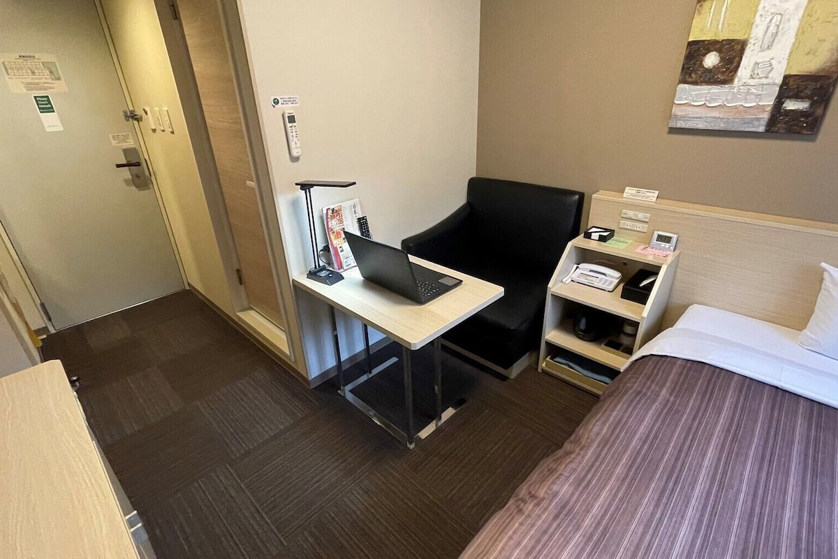 Bureau, Wi-Fi gratuit, draps fournis