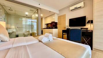 1 bedroom, in-room safe, desk, blackout curtains