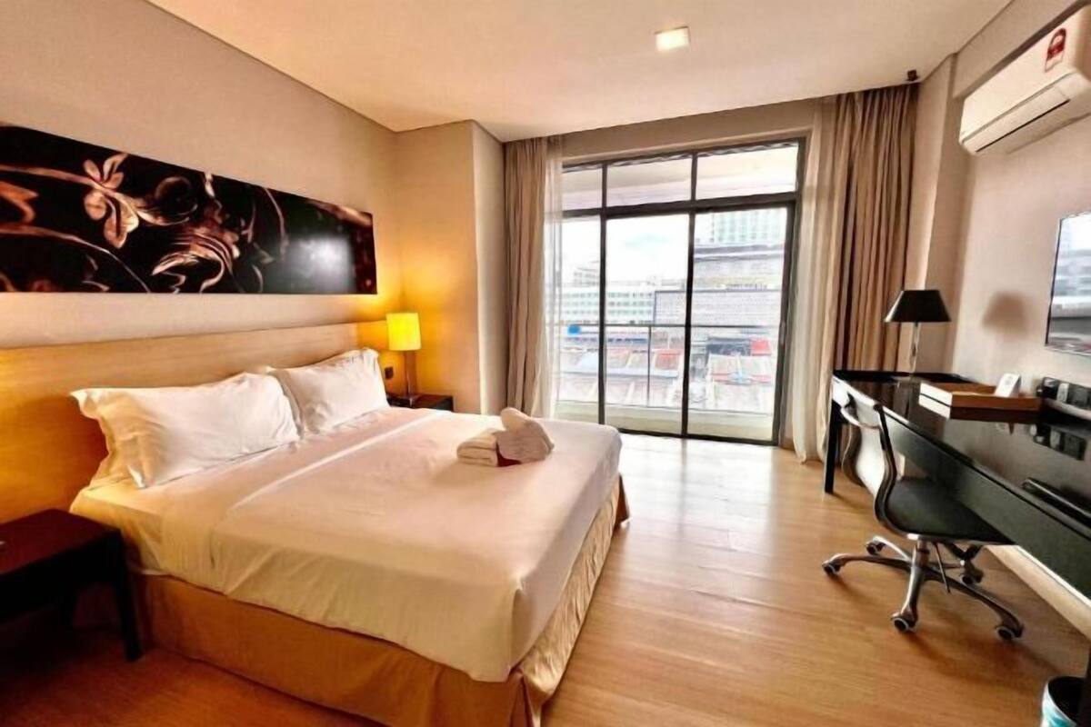 1 bedroom, in-room safe, desk, blackout curtains