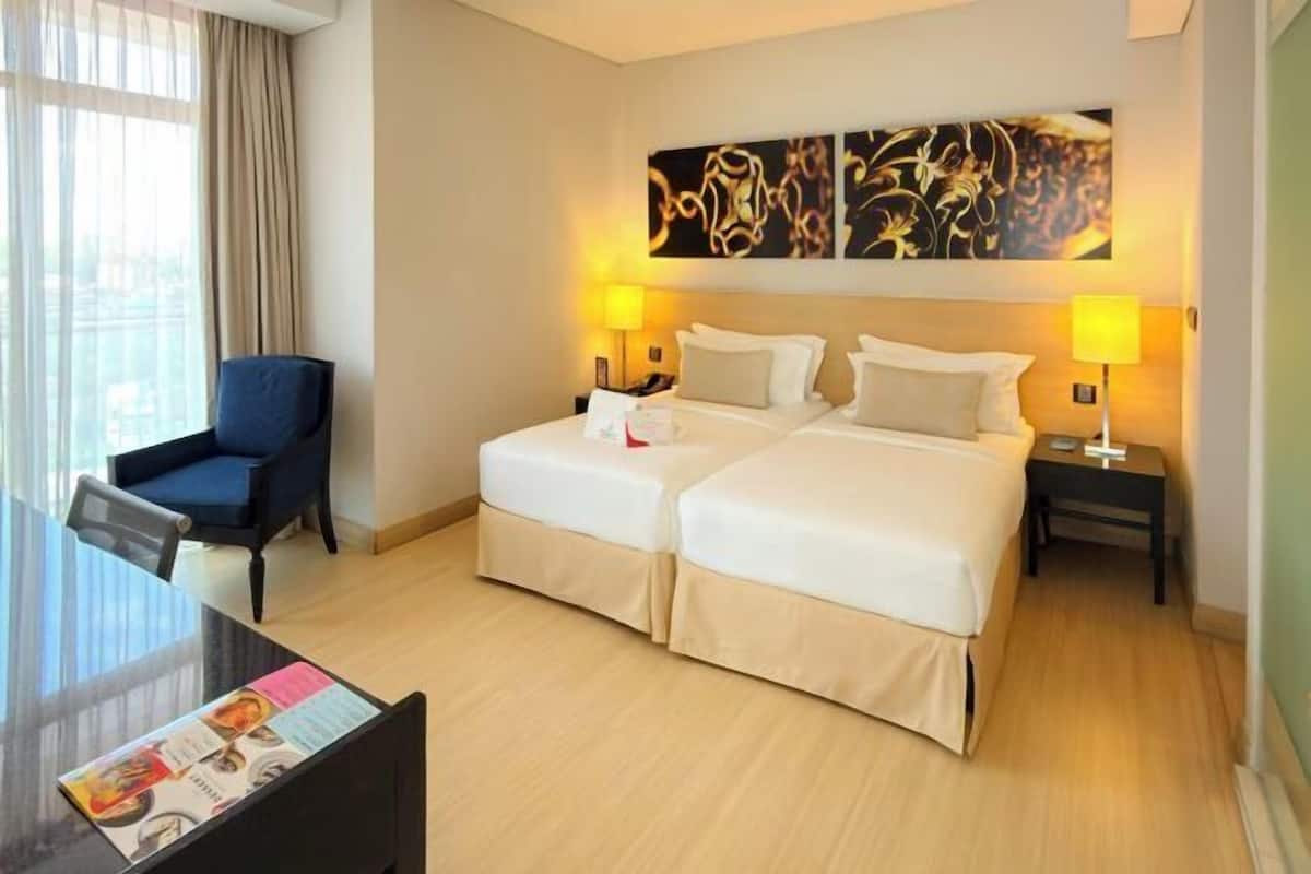 1 habitación, caja de seguridad en la habitación y escritorio