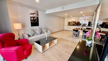 1 bedroom, in-room safe, desk, blackout curtains