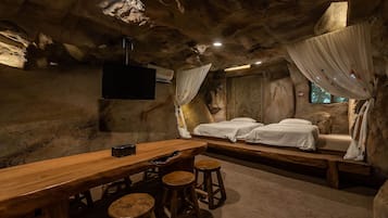 Deluxe Cave For 6 People | Premium bedding, free minibar, free WiFi