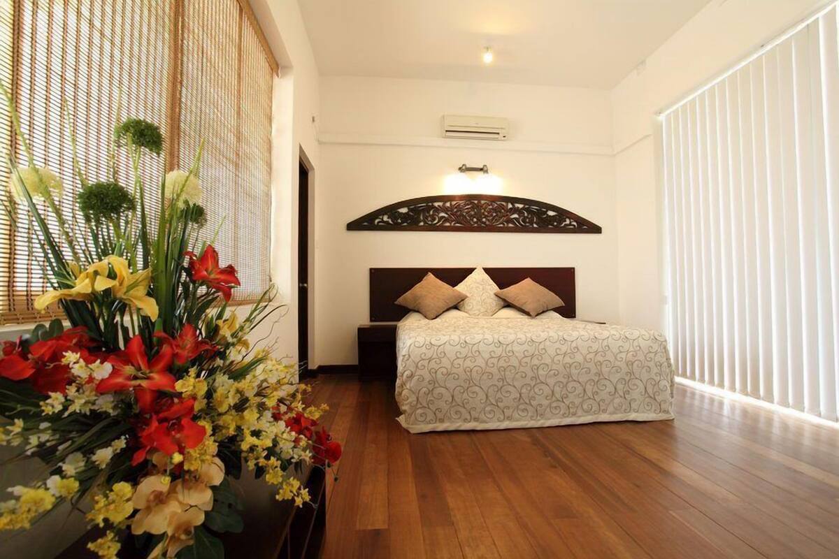 Desk, iron/ironing board, free rollaway beds, free WiFi